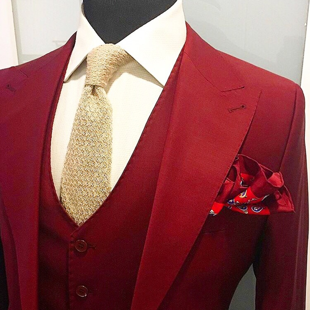 Brand new tailored peak lapel three piece 180S